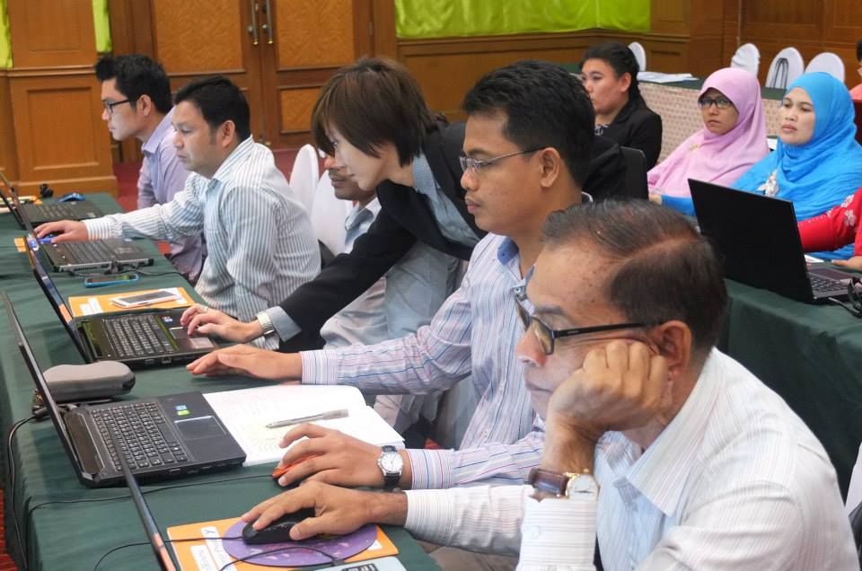 ภาพบรรยากาศการอบรมครูเคมีและฟิสิกส์ใช้งาน Yenka Simulation ครั้งที่ 49