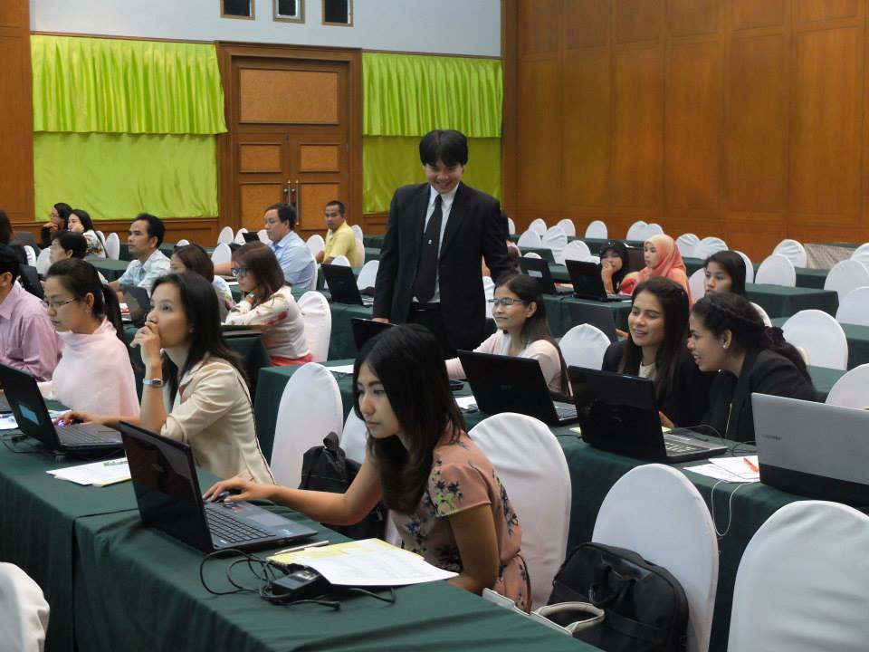 ภาพบรรยากาศการอบรมครูเคมีและฟิสิกส์ใช้งาน Yenka Simulation ครั้งที่ 45