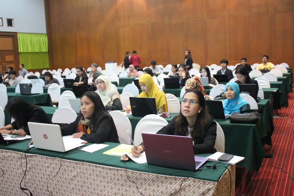 ภาพบรรยากาศการอบรมครูเคมีและฟิสิกส์ใช้งาน Yenka Simulation ครั้งที่ 51